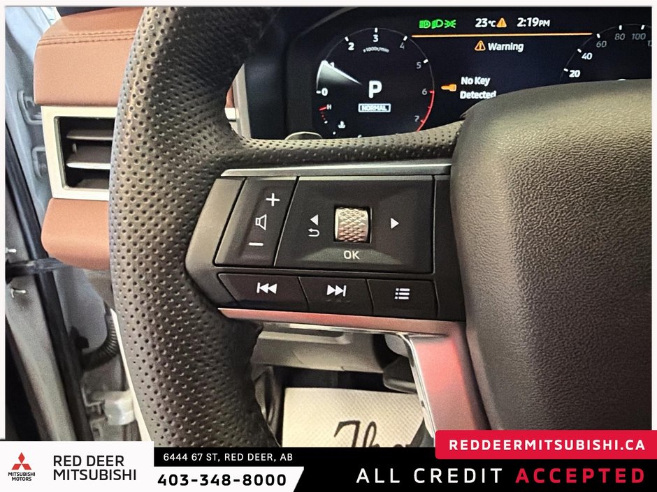 2025 Mitsubishi Outlander-17