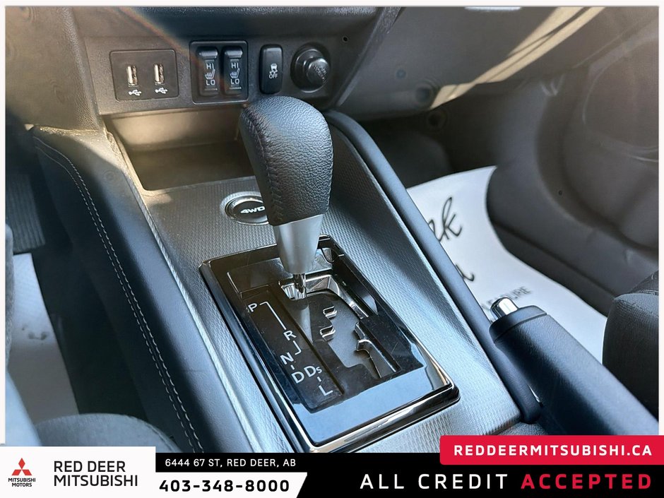 2023 Mitsubishi RVR ES-17