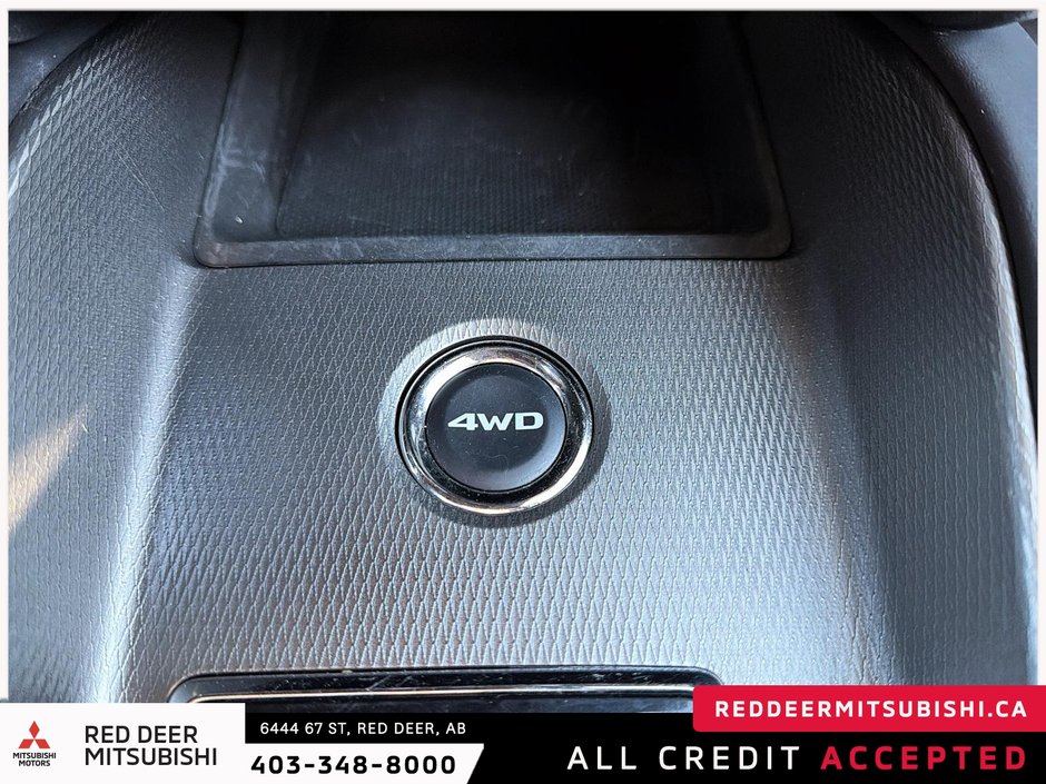 2023 Mitsubishi RVR ES-18