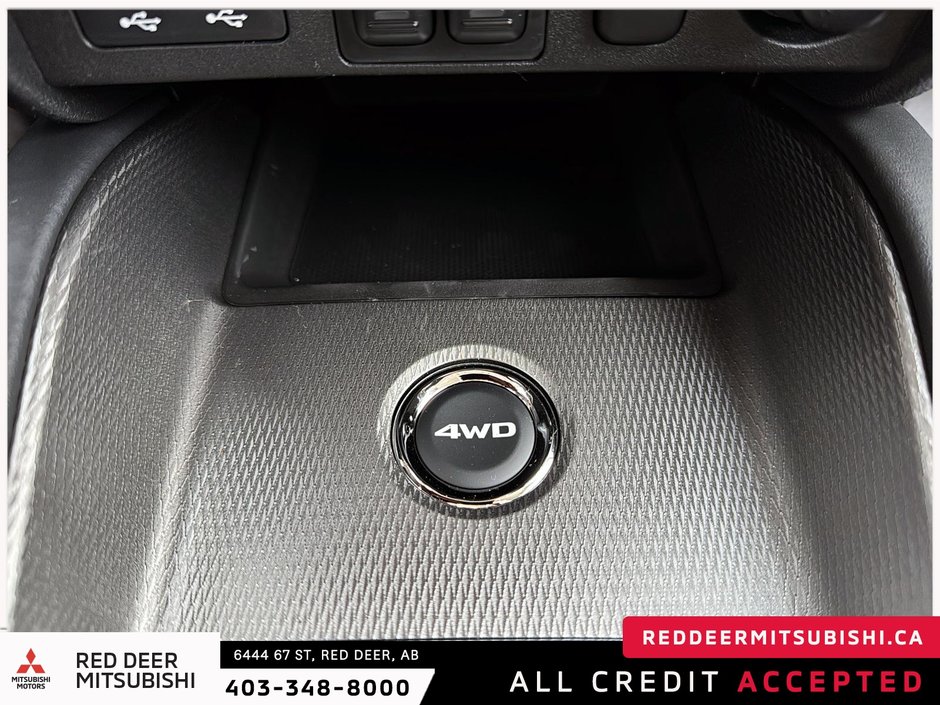 2025 Mitsubishi RVR SE AWC-14