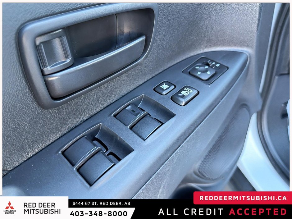 2026 Mitsubishi RVR ES FWD-9