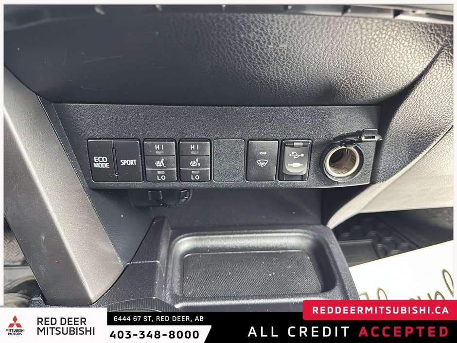 2017 Toyota RAV4 SE-12