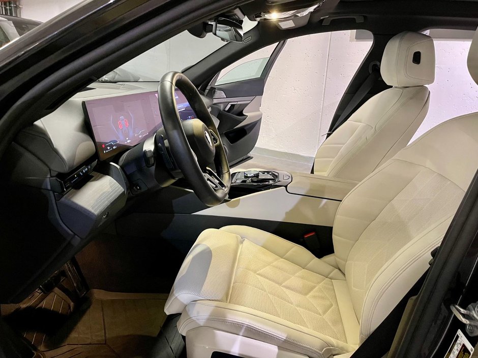 2025 BMW 5-Series 530i xDrive-9