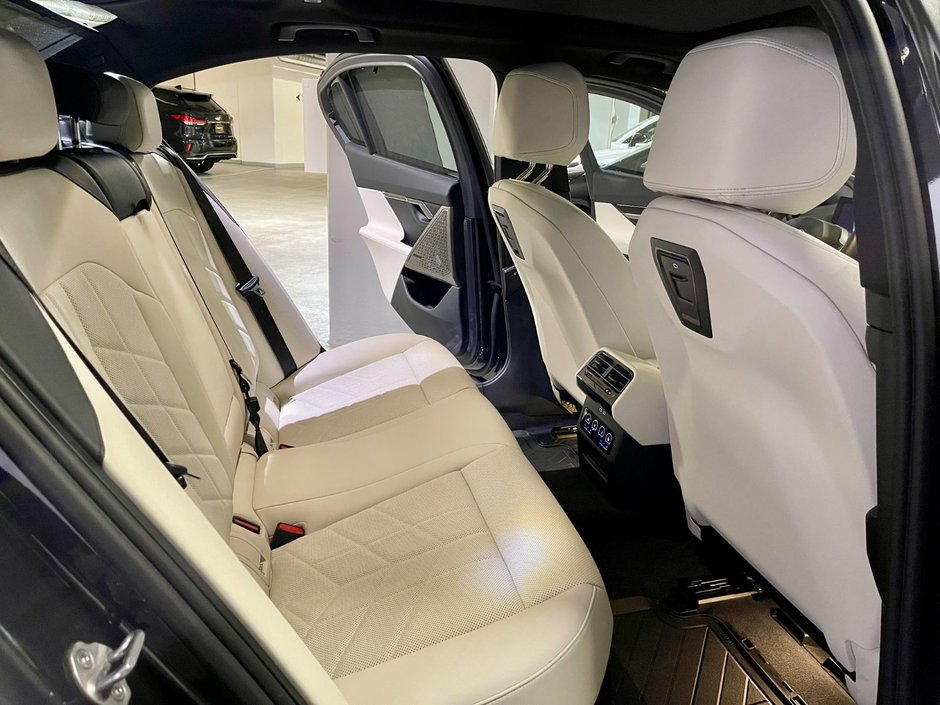 2025 BMW 5-Series 530i xDrive-8