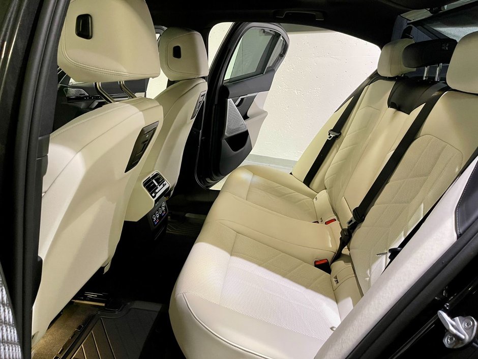 2025 BMW 5-Series 530i xDrive-10