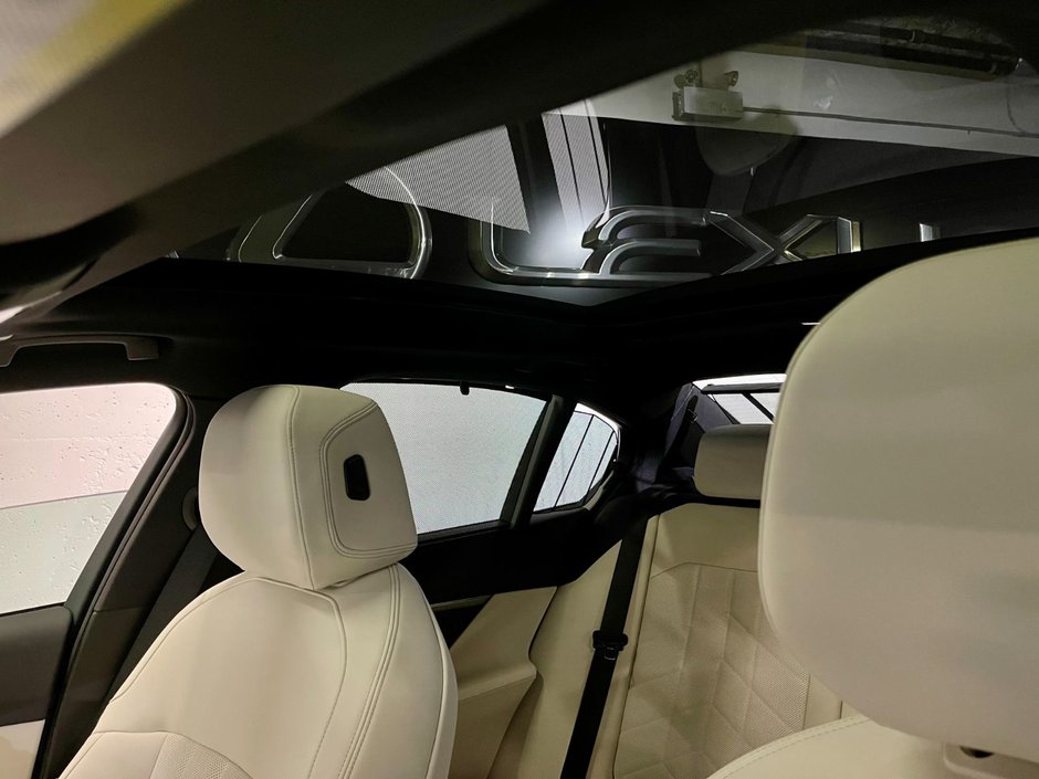 2025 BMW 5-Series 530i xDrive-22