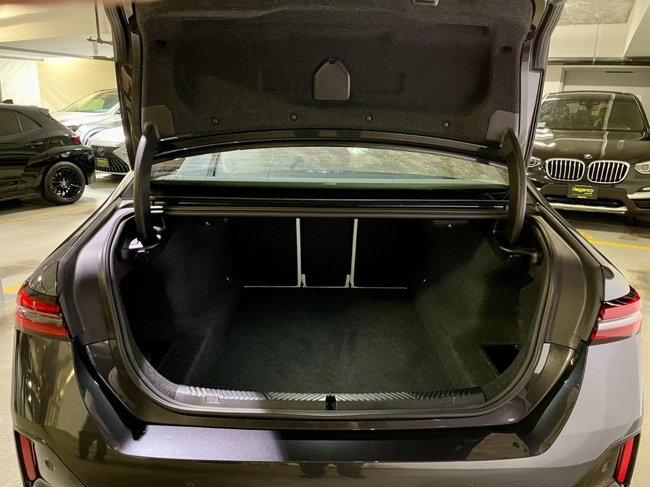 2025 BMW 5-Series 530i xDrive-11