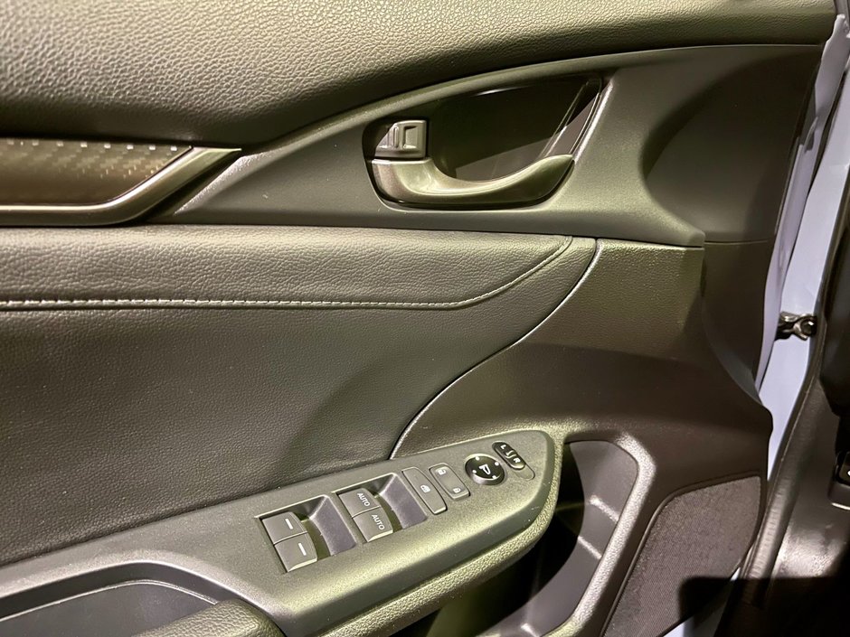 2018 Honda CIVIC SPORT TOURING Sport Touring-17