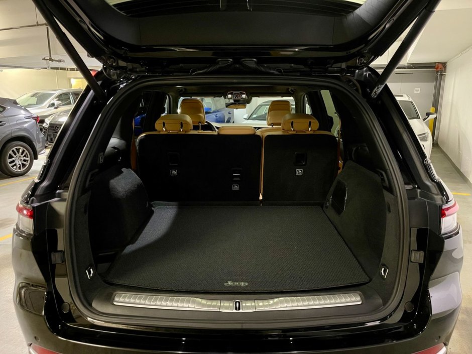 2022 Jeep Grand CherokeeSummit Reserve-11