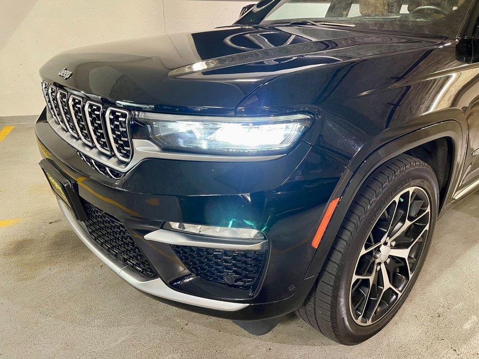 2022 Jeep Grand CherokeeSummit Reserve-1