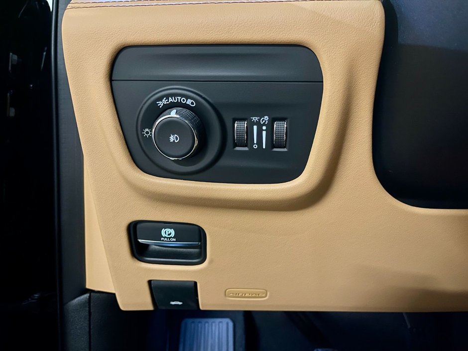 2022 Jeep Grand CherokeeSummit Reserve-21