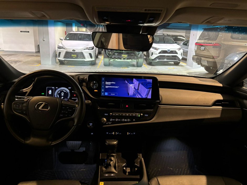 2023 Lexus ES 300h-4