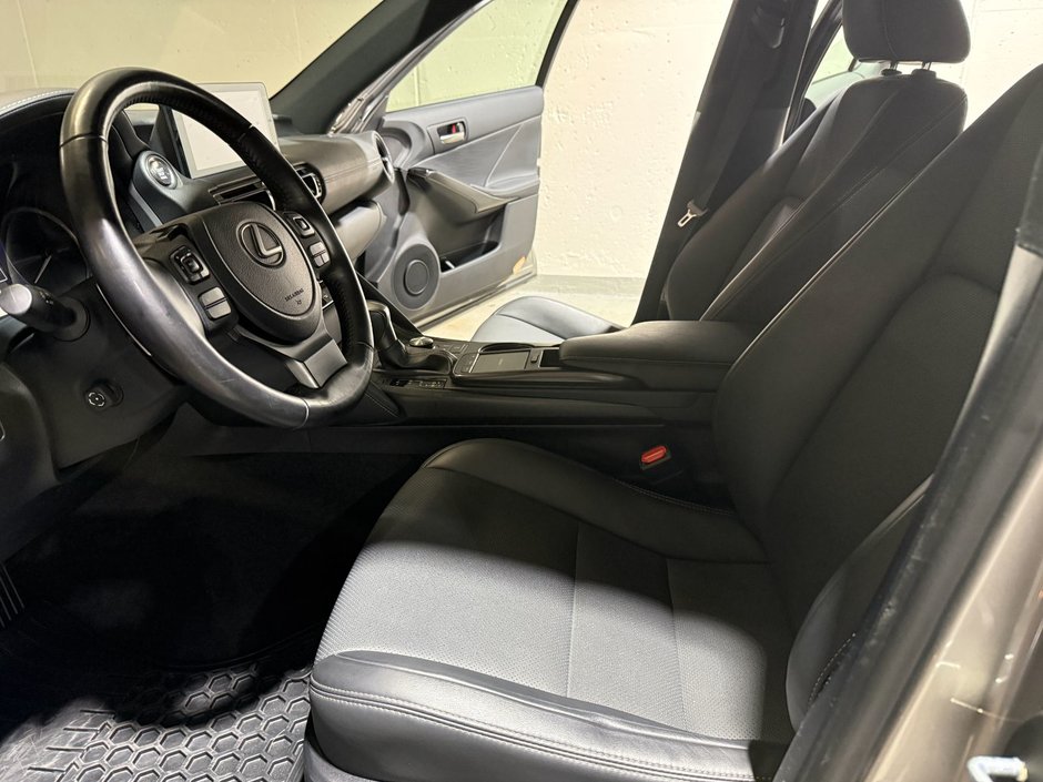 2023 Lexus IS 300 AWD IS 300-10