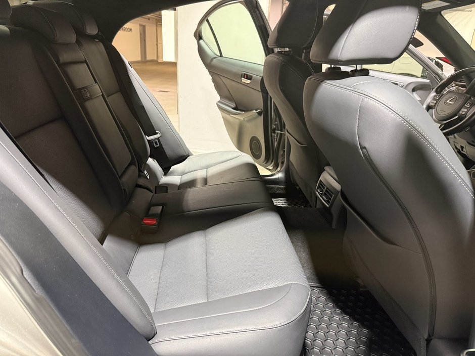 2023 Lexus IS 300 AWD IS 300-8