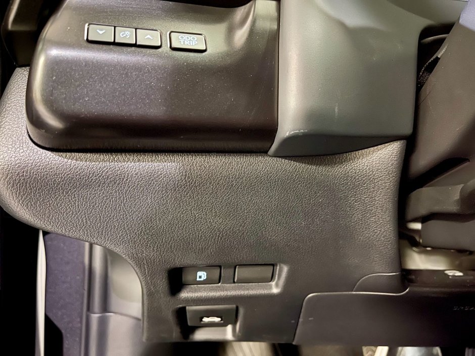 2025 Lexus UX 300h-20