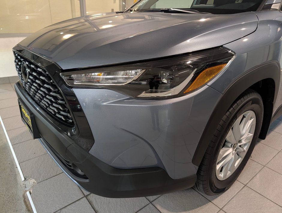 2023 Toyota Corolla Cross LE FWD LE-2