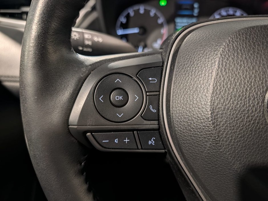 2023 Toyota Corolla Cross LE FWD LE-12