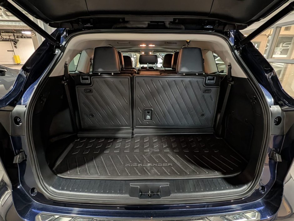 2023 Toyota Highlander Hybrid XLE AWD Hybrid XLE-8