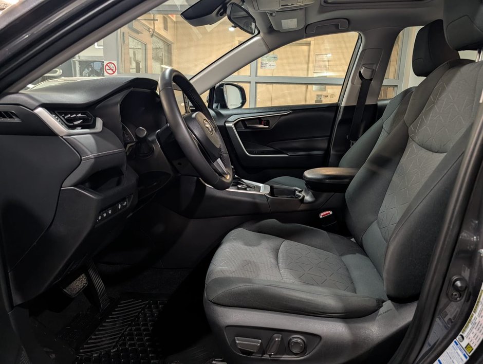 2021 Toyota RAV4 Hybrid XLE AWD-11