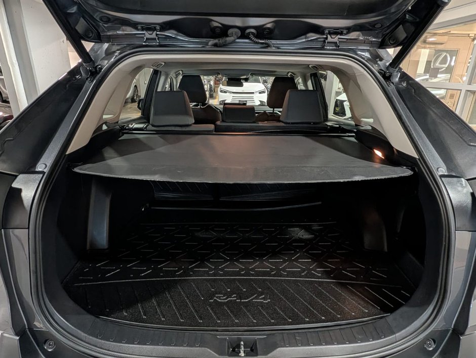 2021 Toyota RAV4 Hybrid XLE AWD-12
