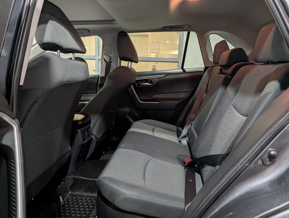 2021 Toyota RAV4 Hybrid XLE AWD-16
