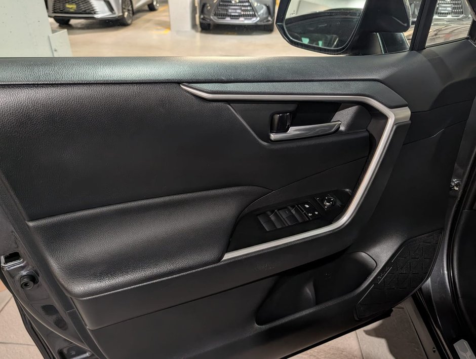 2021 Toyota RAV4 Hybrid XLE AWD-13