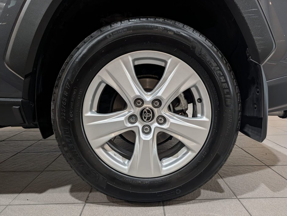 2021 Toyota RAV4 Hybrid XLE AWD-4