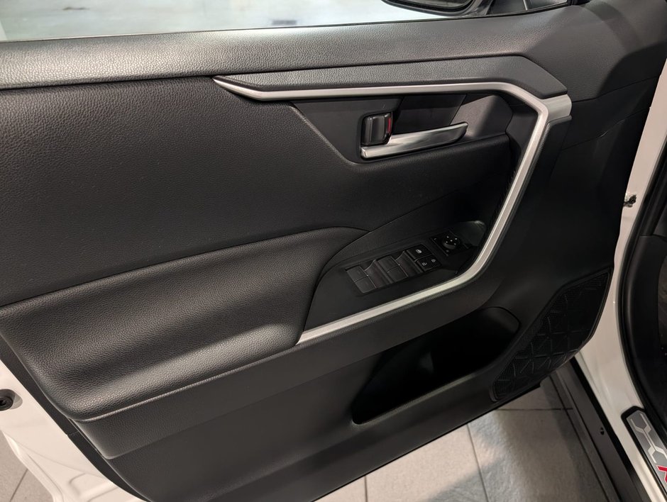 2024 Toyota RAV4 Prime SE SE-9