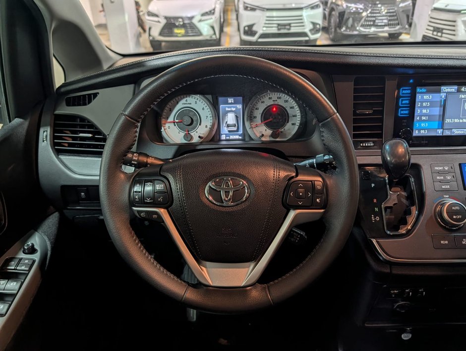 2017 Toyota SiennaSE SE-5