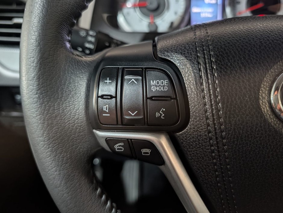 2017 Toyota SiennaSE SE-13