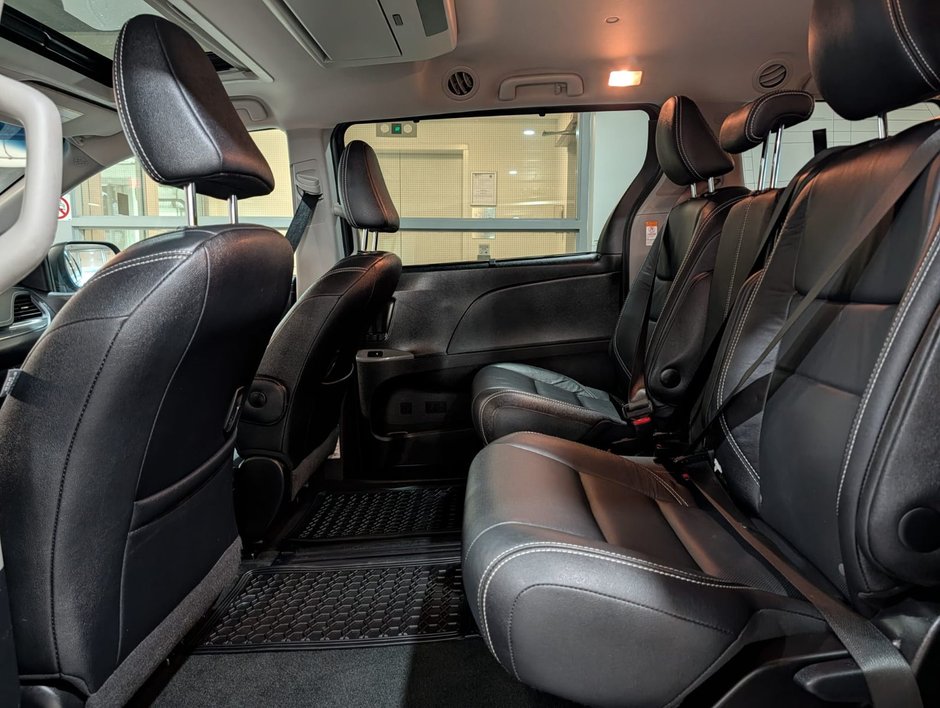 2017 Toyota SiennaSE SE-10