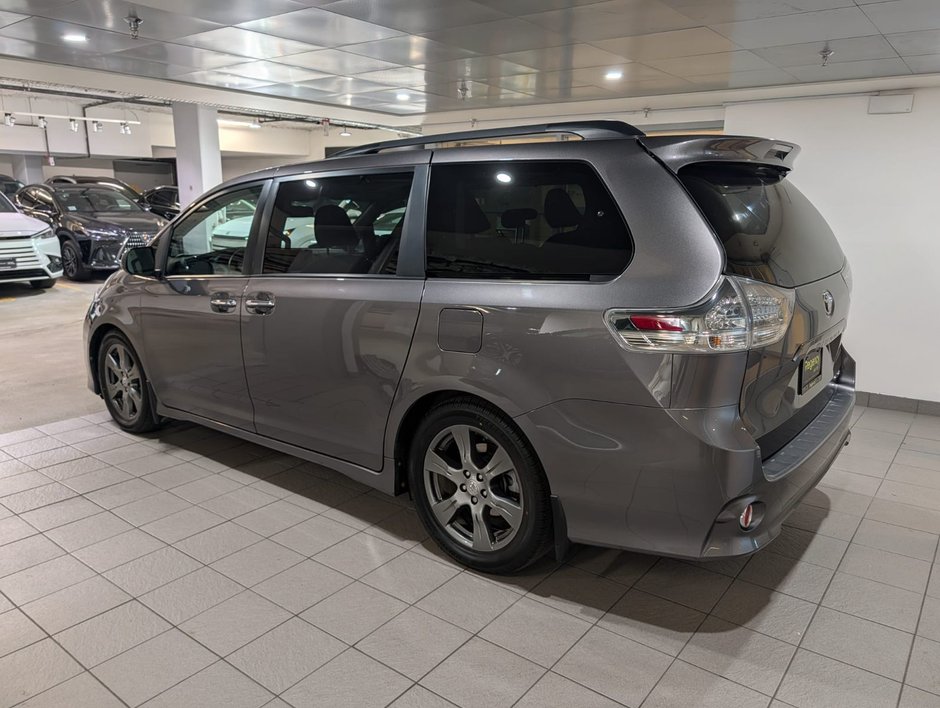 2017 Toyota SiennaSE SE-2