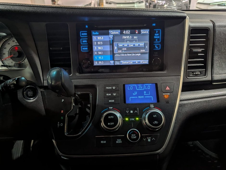 2017 Toyota SiennaSE SE-8