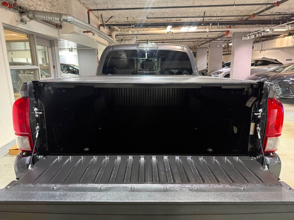 2017 Toyota Tacoma 4x4 Double Cab 6A 1 OWNER / TRD 4X4 SPORT / TOYOTA SERVICED-12