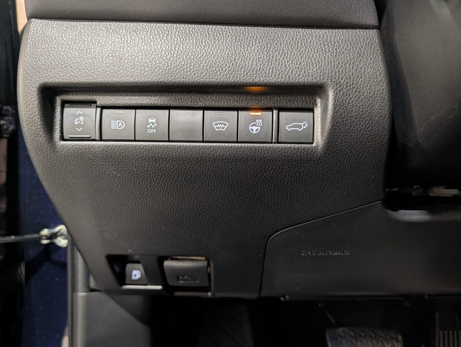 2023 Toyota Venza XLE AWD-12