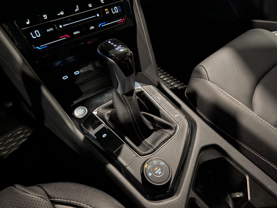 2026 Volkswagen Taos SEL Highline-15