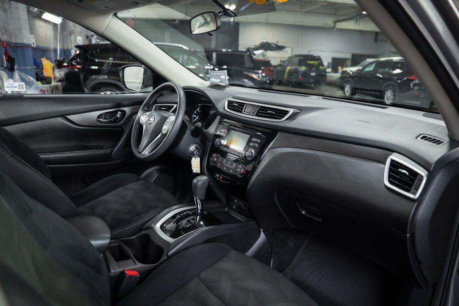 2015 Nissan Rogue S-18