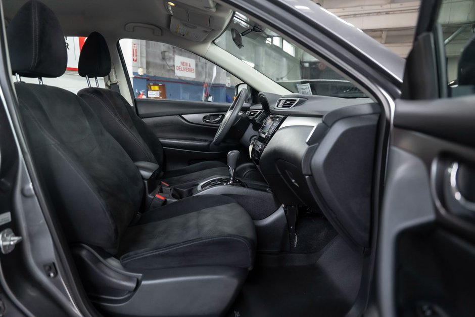 2015 Nissan Rogue S-19