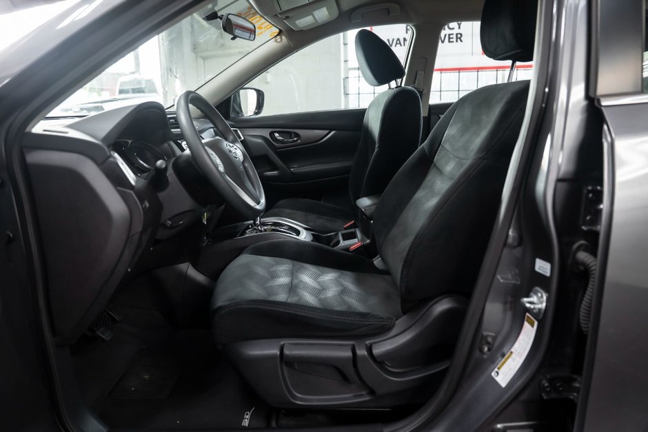 2015 Nissan Rogue S-9