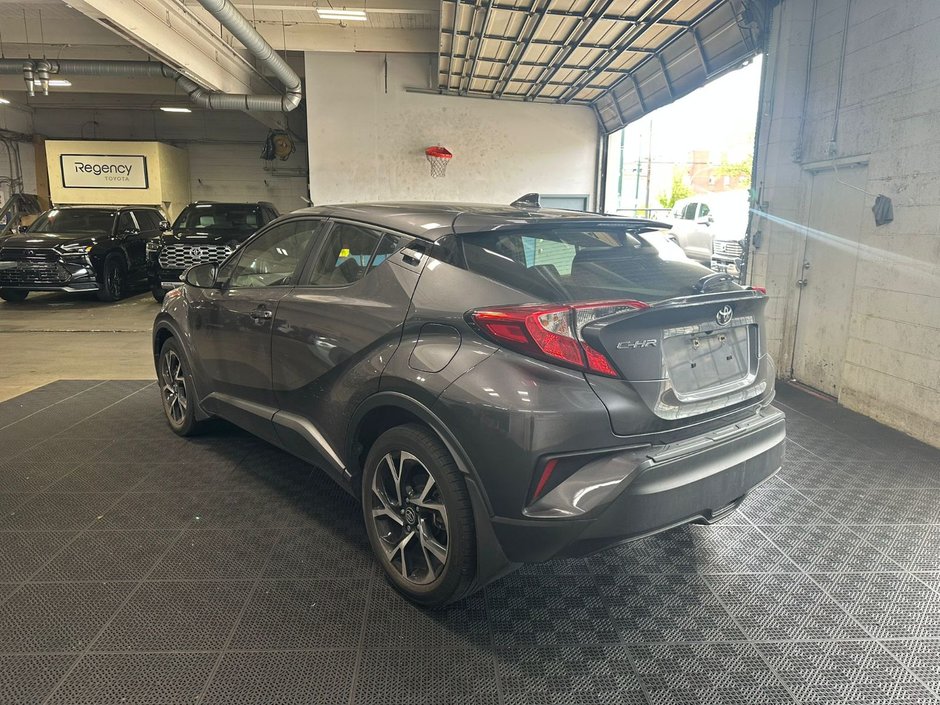 2022 Toyota C-HR XLE PREMIUM PACKAGE-3