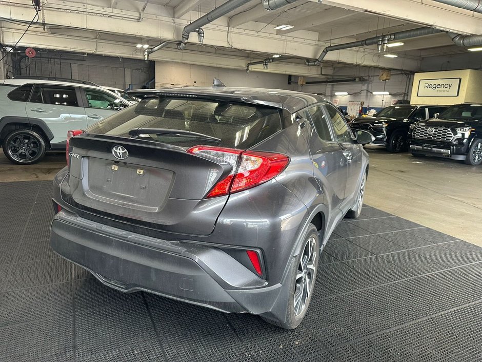 2022 Toyota C-HR XLE PREMIUM PACKAGE-2