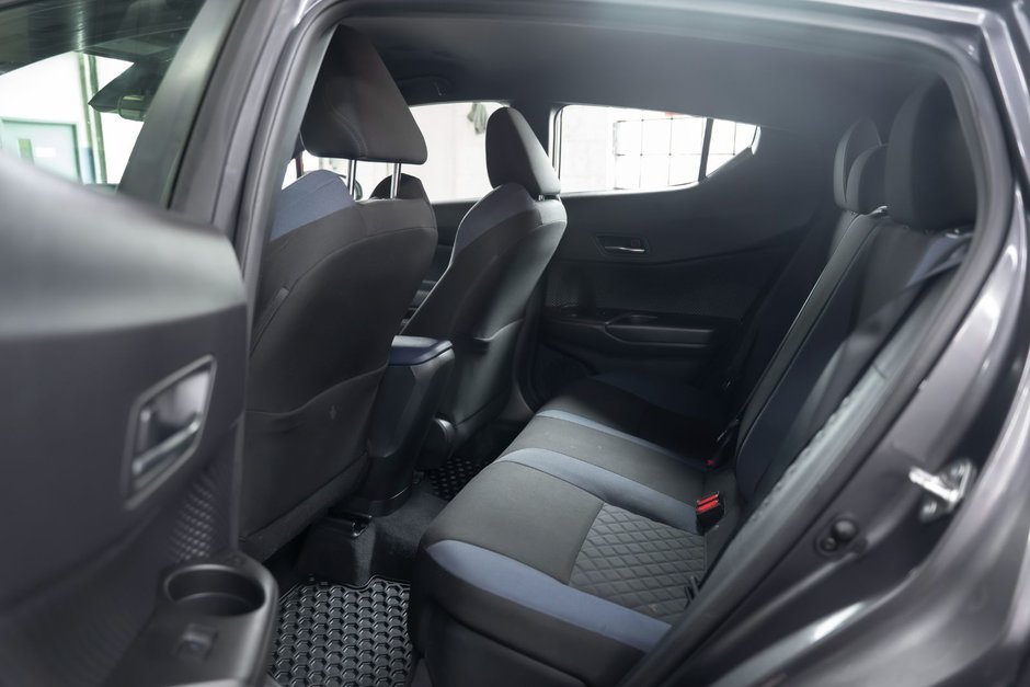 2022 Toyota C-HR XLE PREMIUM-9
