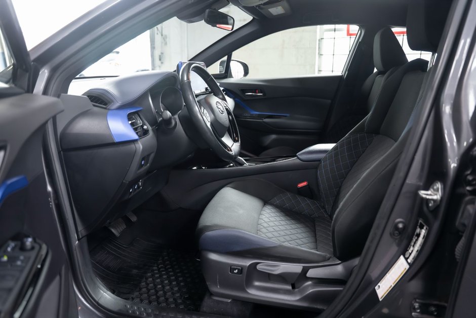 2022 Toyota C-HR XLE PREMIUM-8