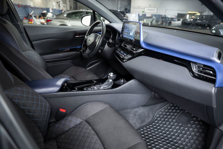 2022 Toyota C-HR XLE PREMIUM-16