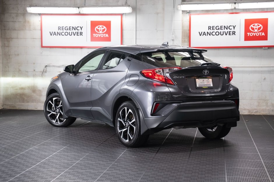 2022 Toyota C-HR XLE PREMIUM-11