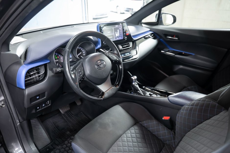 2022 Toyota C-HR XLE PREMIUM-7