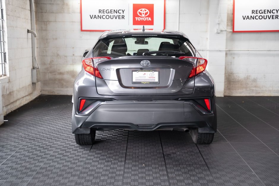 2022 Toyota C-HR XLE PREMIUM-12