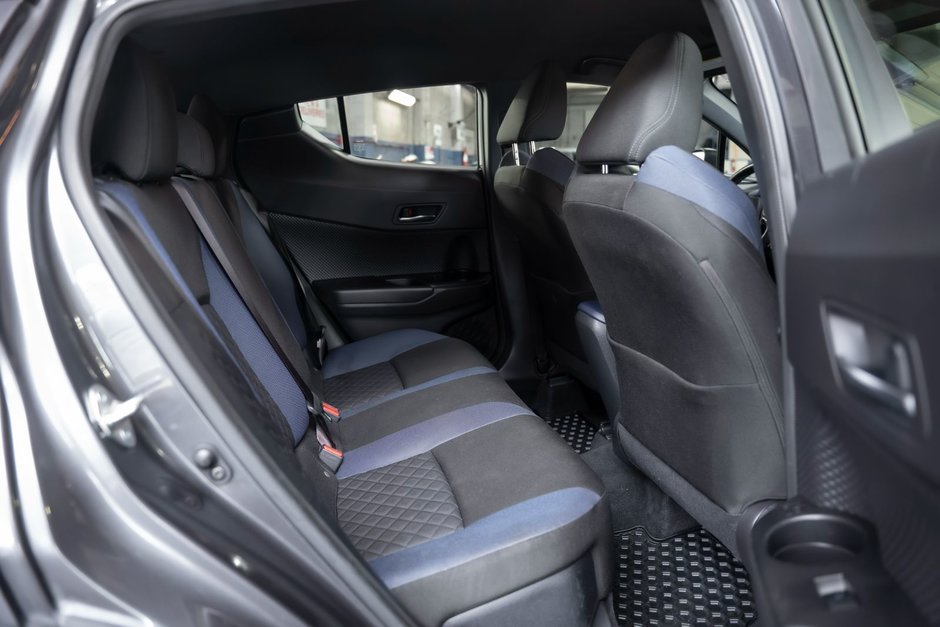2022 Toyota C-HR XLE PREMIUM-18