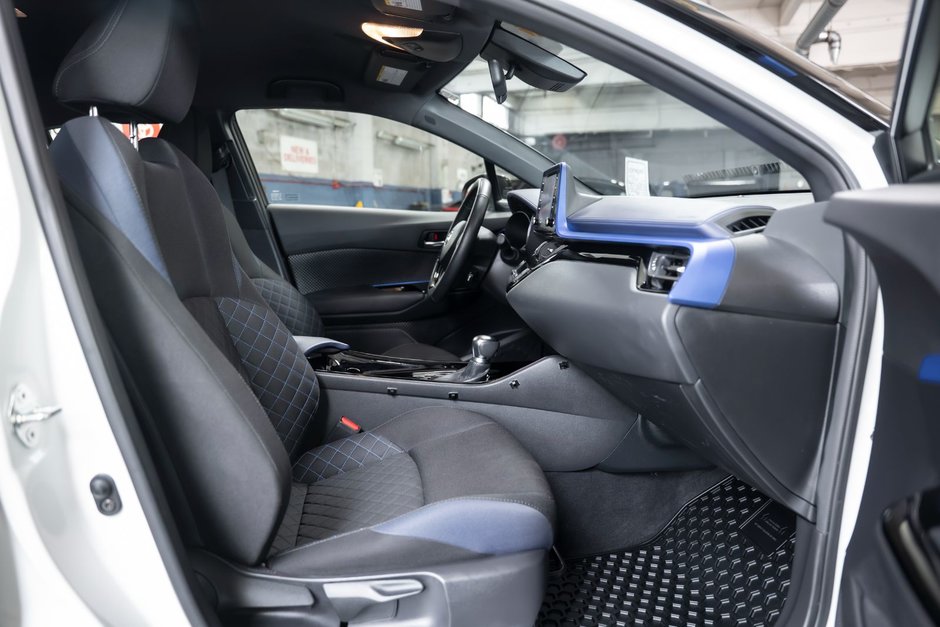 2022 Toyota C-HR XLE PREMIUM-17