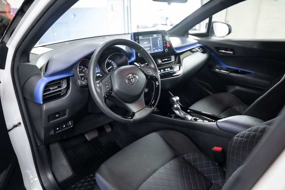 2022 Toyota C-HR XLE PREMIUM-7